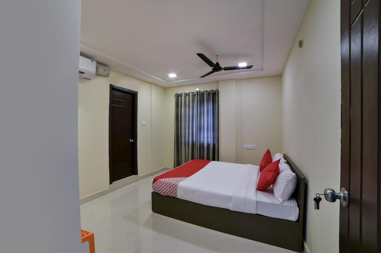 Oyo 16606 Iconic Living Hotel Hyderabad Eksteriør billede