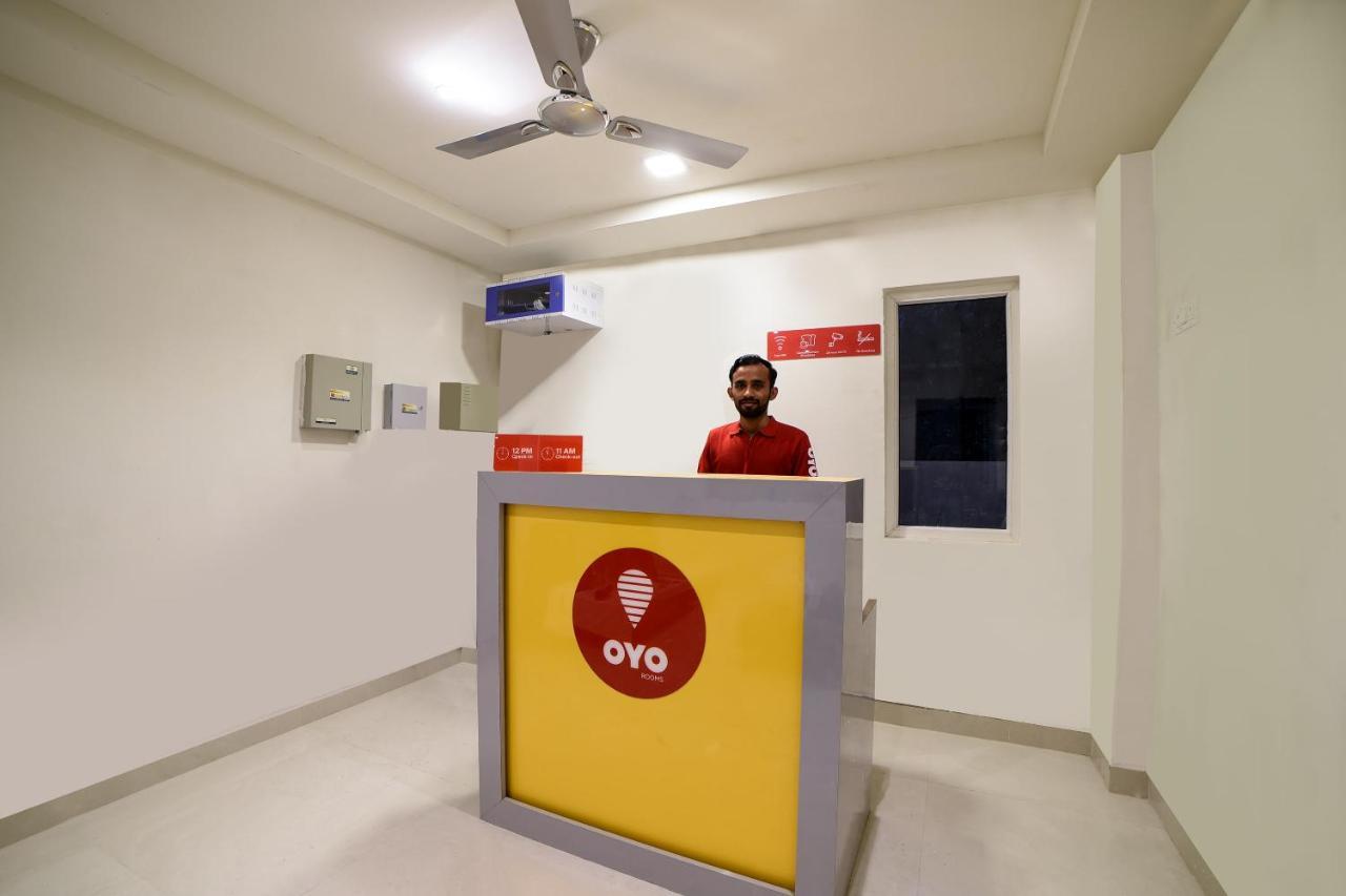 Oyo 16606 Iconic Living Hotel Hyderabad Eksteriør billede